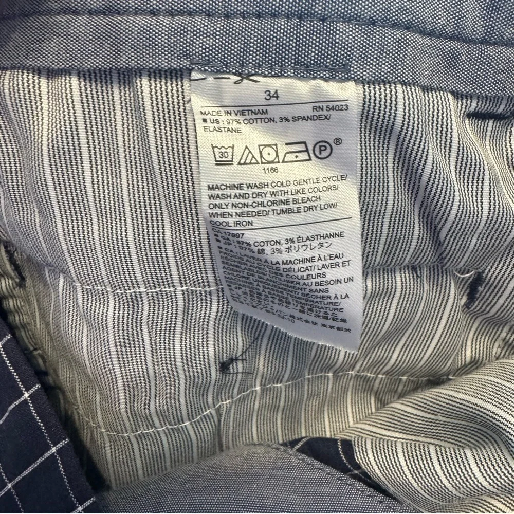 Banana Republic Men's Aiden Club Navy and White Checkered Size 34 Shorts